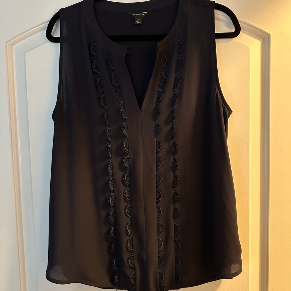 💥🚨1HR SALE‼️Ann Taylor Lace Embellished Top, L